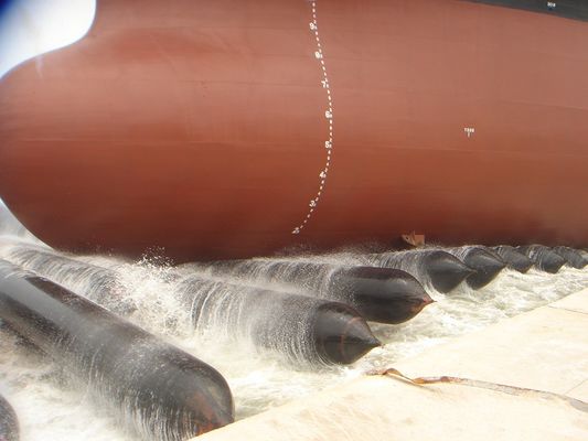 کمک به بلند کردن کیسه هوای لاستیکی نجات دریایی برای پروژه دریایی