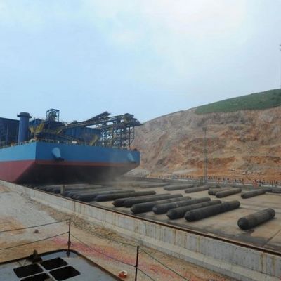 بالون هوایی شناور لاستیکی بادی و کشتی دریایی