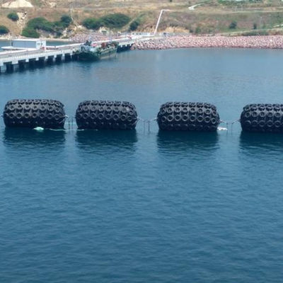 ABS Q235 Flange 80Kpa سپر لاستیکی دریایی برای حامل های گاز متصل کننده سپر