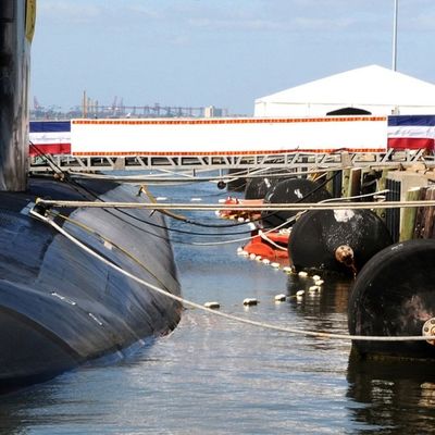 گلگیر پر شده از فوم شناور با تایر و زنجیر