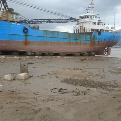 کشتی راه اندازی کیسه های غلتکی لاستیکی طبیعی کیسه هوا لاستیکی شناور دریایی ساخت چین